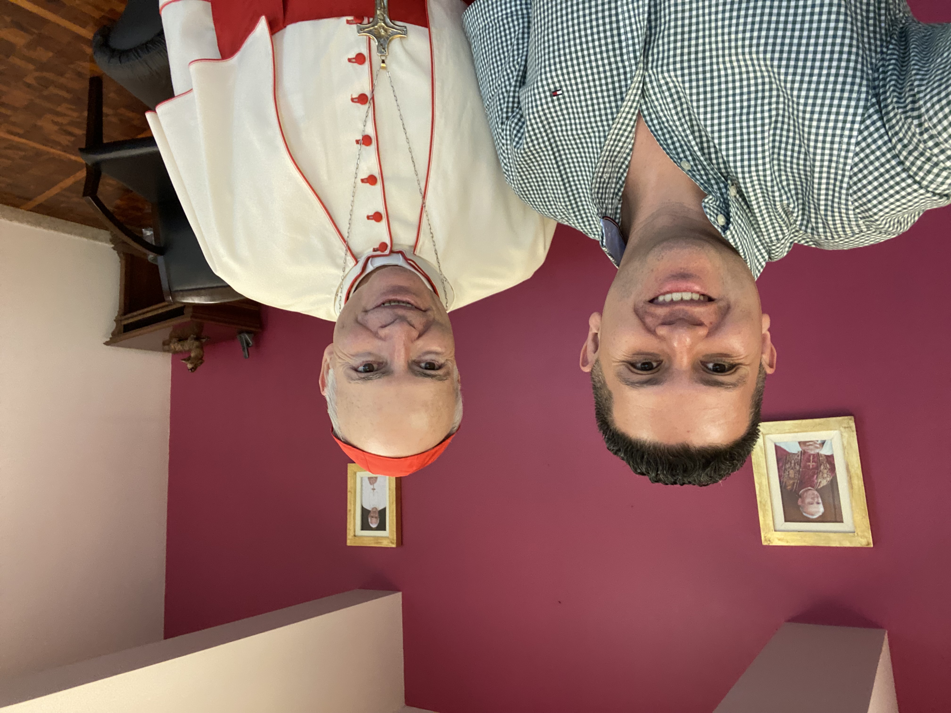 Oscar Rivas en una selfie junto al Cardenal Carlos Aguiar Retes, Arzobispo Primado de México