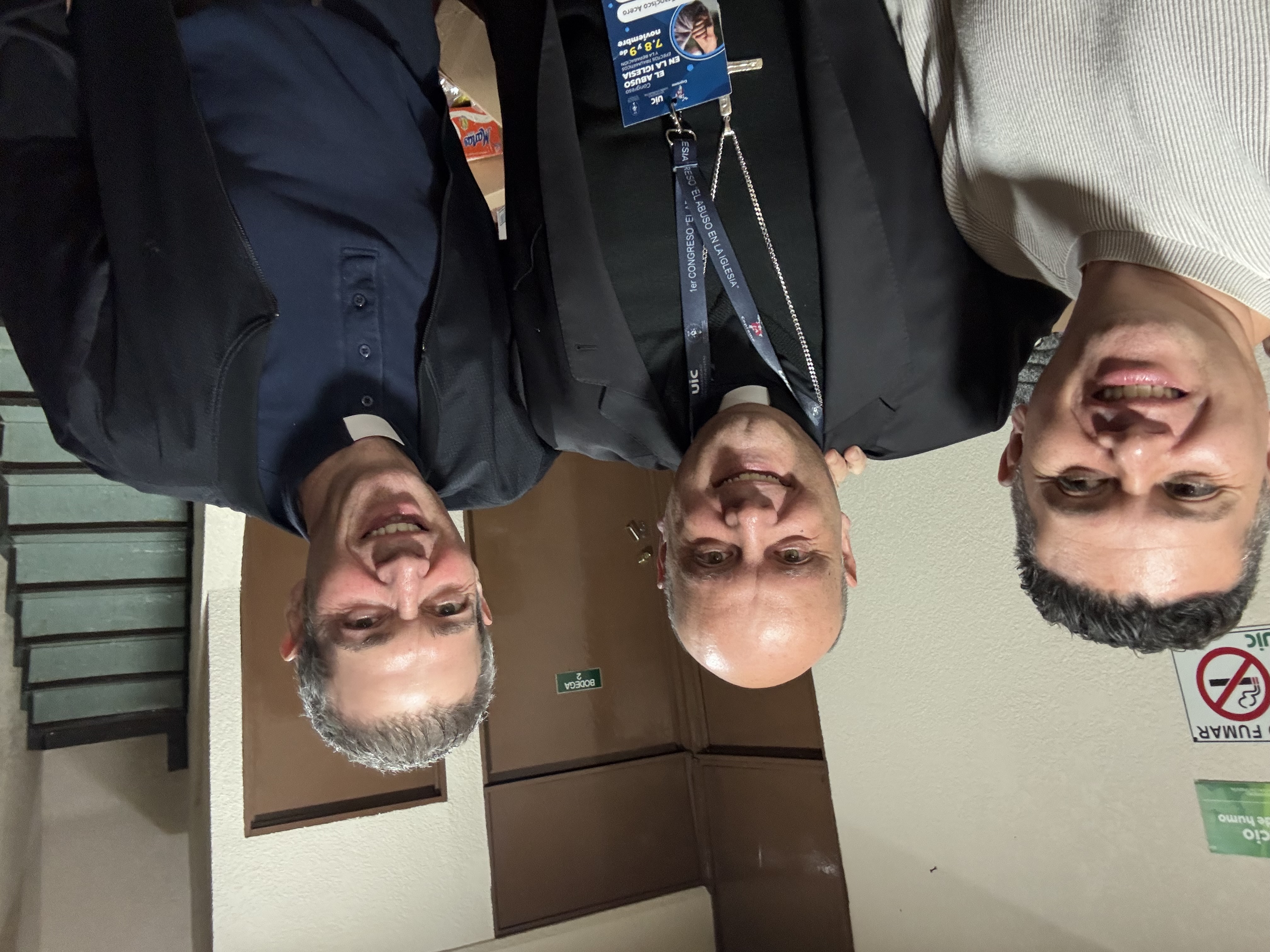 Oscar Rivas junto a Mons. Francisco Javier Acero y Mons. Jordi Bertomeu en el Congreso El Abuso en la Iglesia