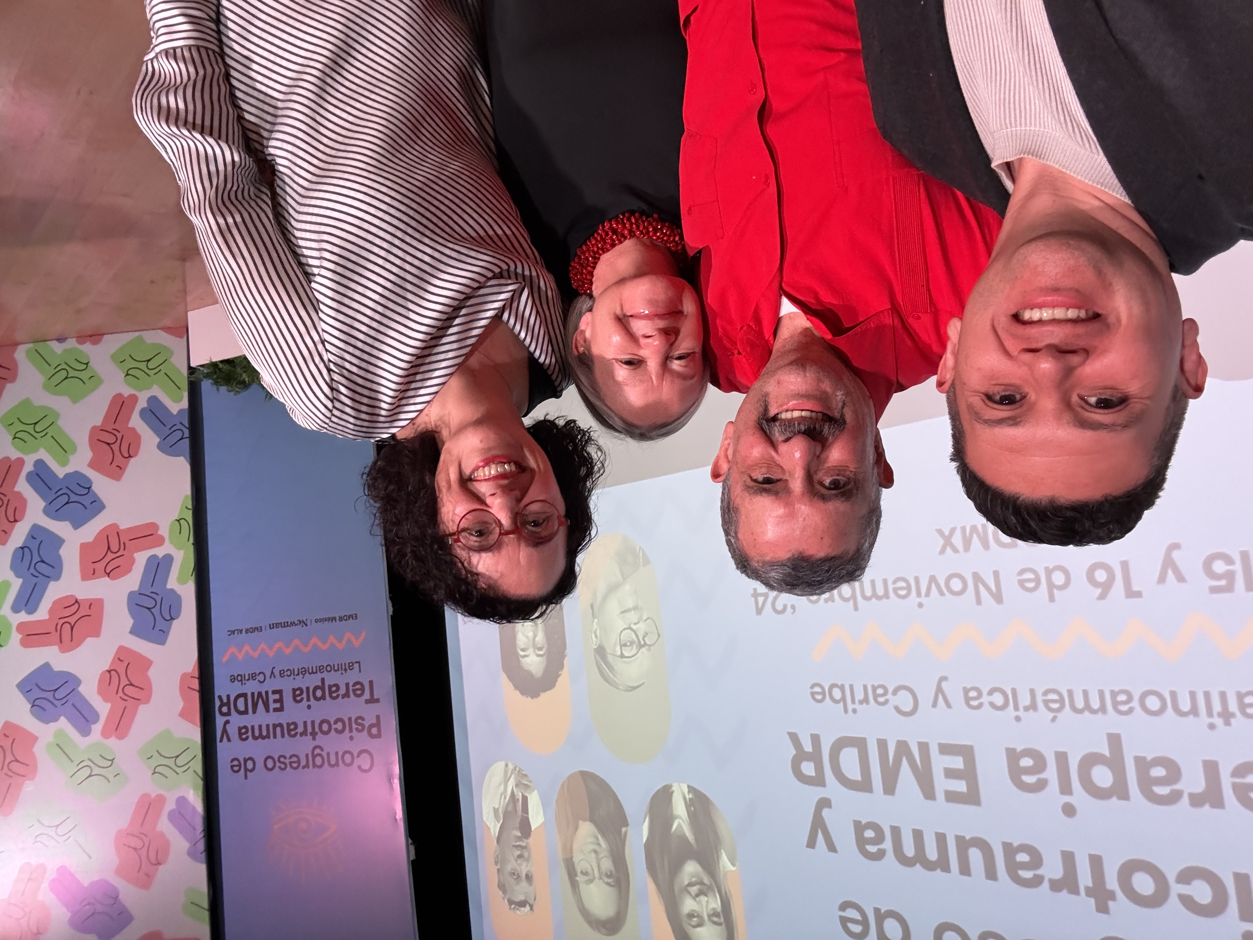 Oscar Rivas junto a Nacho Jarero, Adrián Cillo y André Monteiro en el panel del Congreso de Psicotrauma y Terapia EMDR